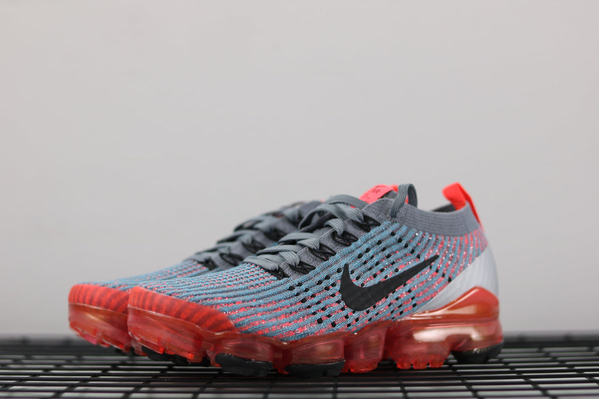 Nike Air VaporMax Flyknit 3 AJ6910-601 Trainers - product image from the listing.