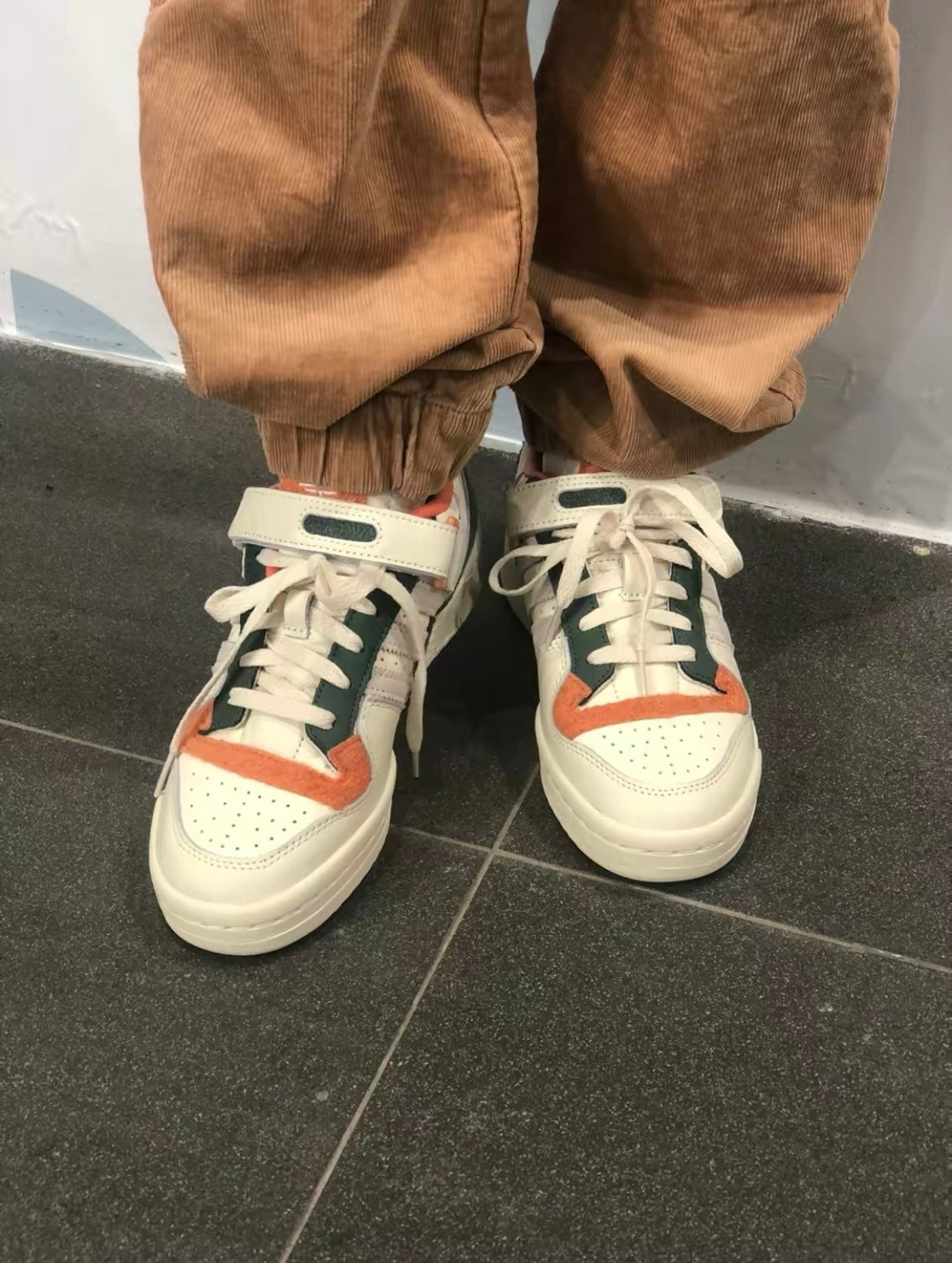 Adidas Originals Forum 84 Low Fleece Trainers GY4125 - product image from the listing.