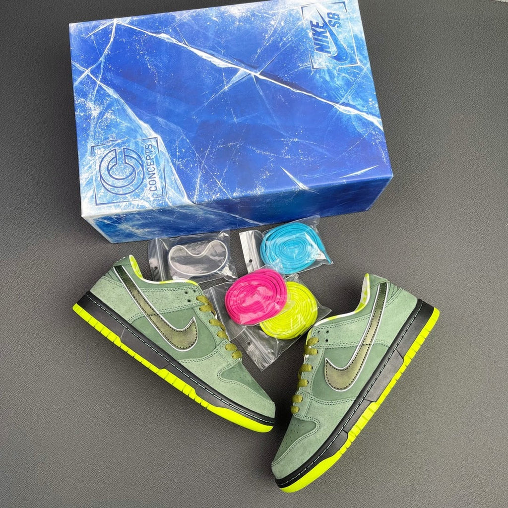 Nike SB Dunk Low Green Lobster Trainers BV1310-337 - product image from the listing.