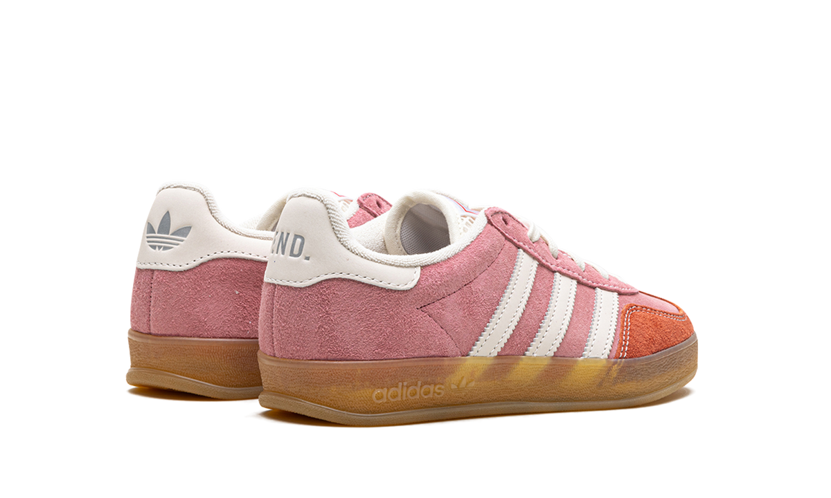 "Laundromat" Gazelle Indoor IH8543 - product image from the listing.