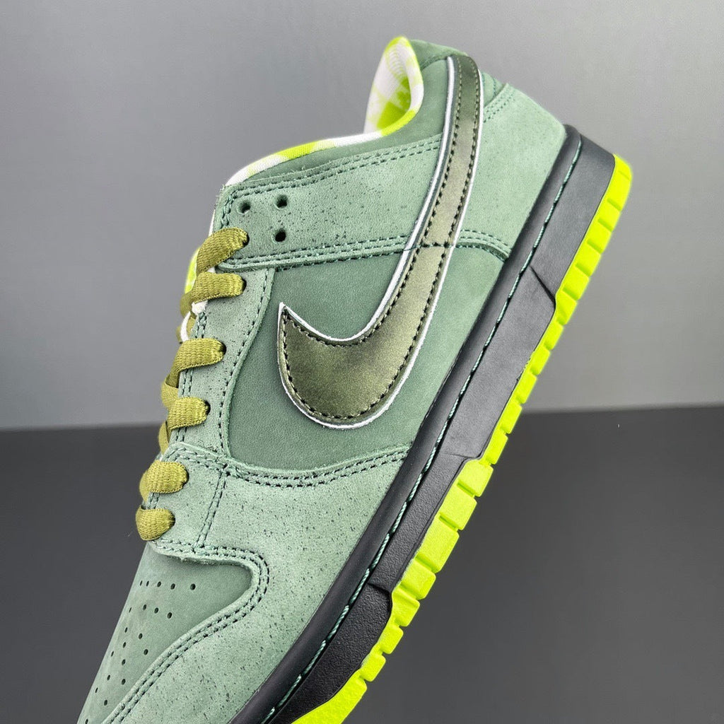 Nike SB Dunk Low Green Lobster Trainers BV1310-337 - product image from the listing.