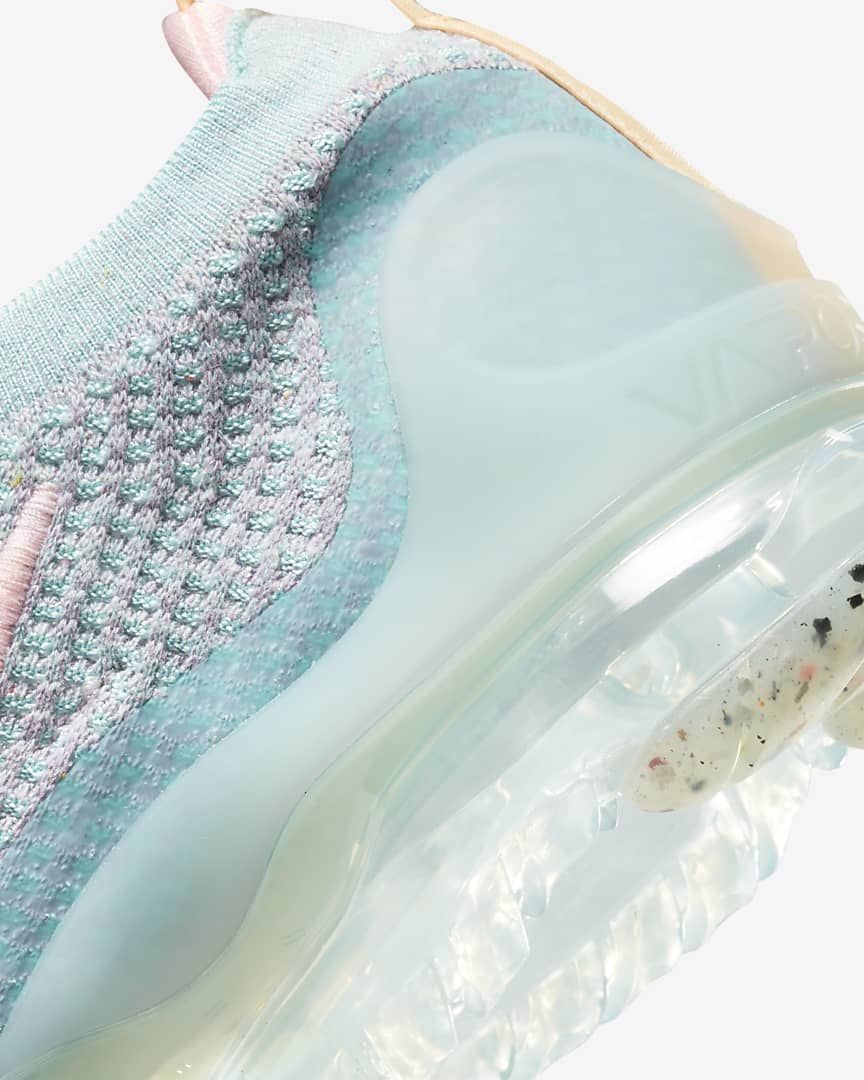 Nike Air VaporMax 2021 Flyknit DH4088-300 Trainers - product image from the listing.