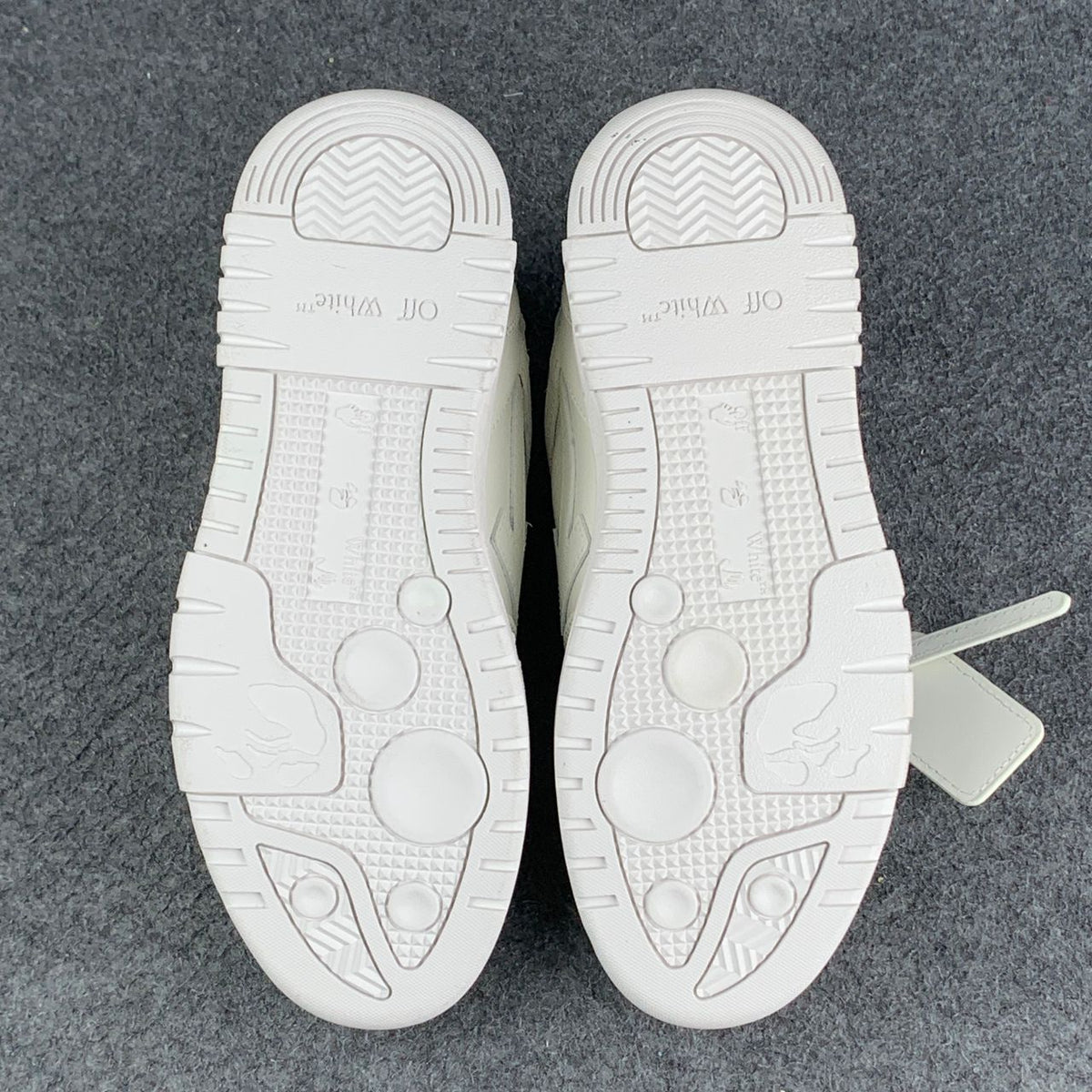 "Animation" Off-White Out of Office - product image from the listing.