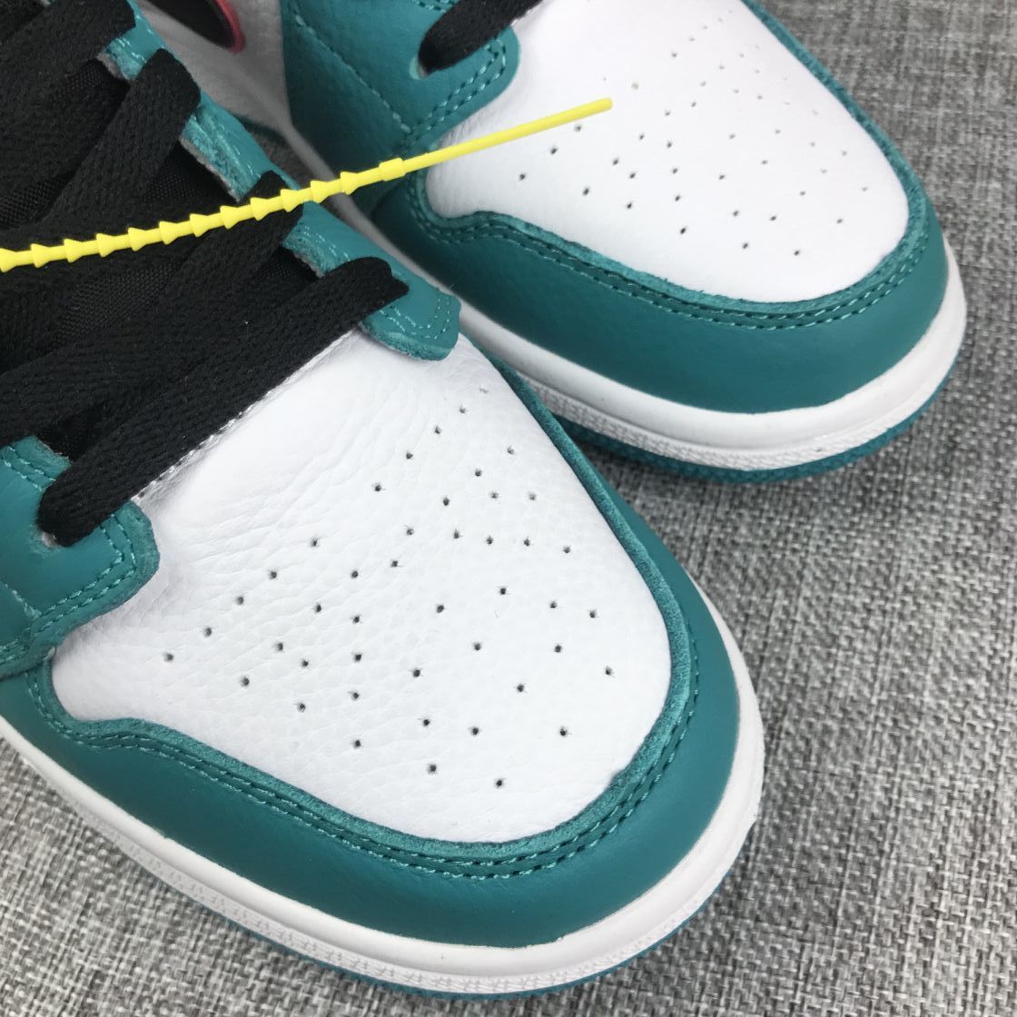 South Coast Sneakers - Jordan 1 Retro High OG - product image from the listing.