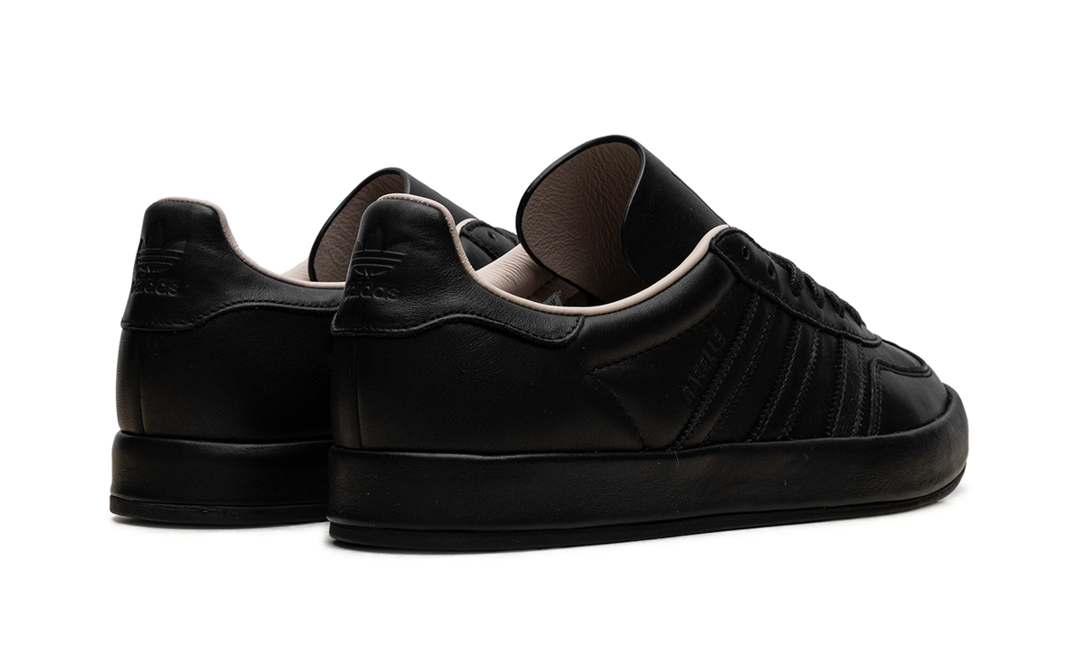 "Luxe Pack Black" Gazelle Indoor JH5415 - product image from the listing.