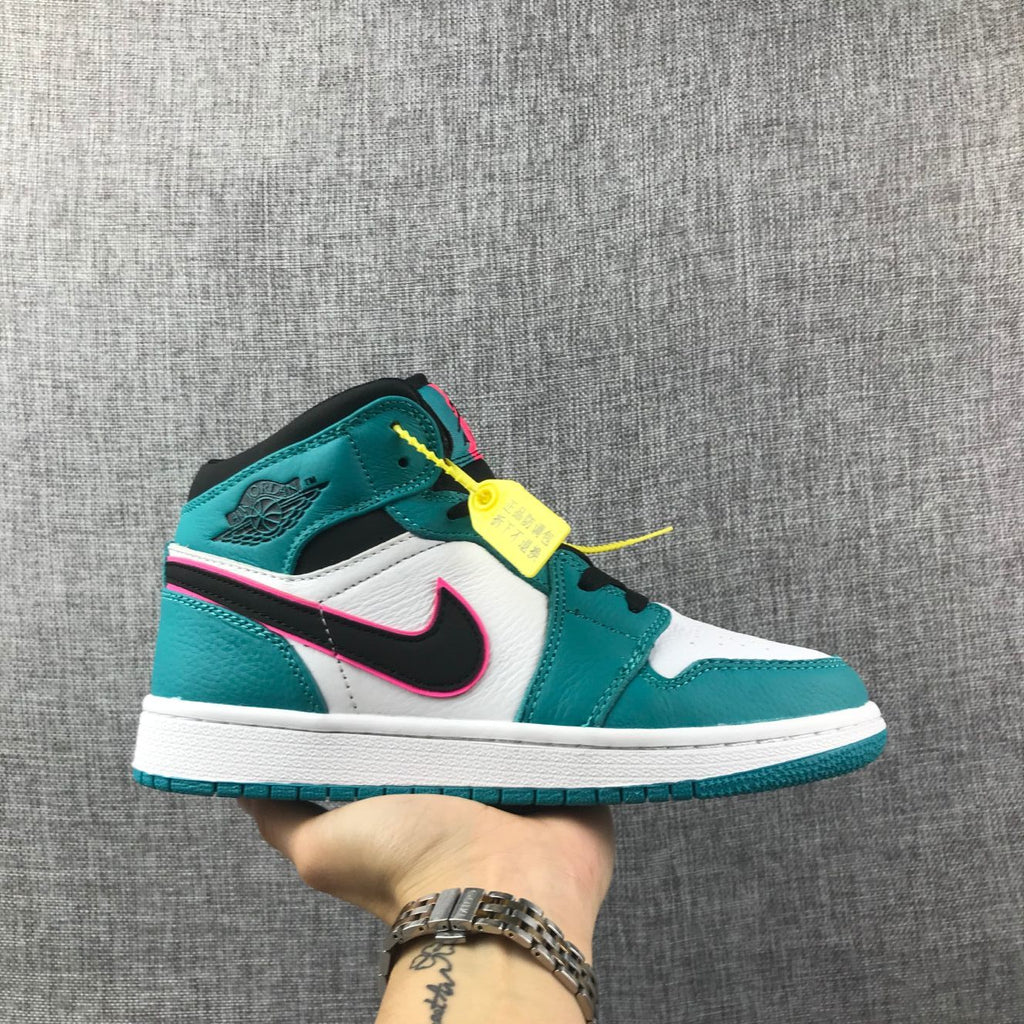 South Coast Sneakers - Jordan 1 Retro High OG - product image from the listing.