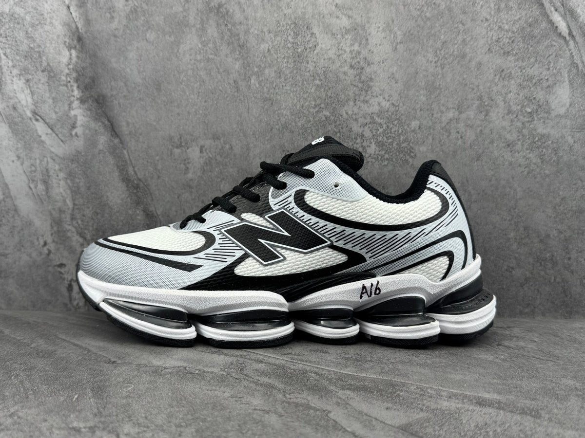 New Balance Black and White Running-Style Trainers - product image from the listing.