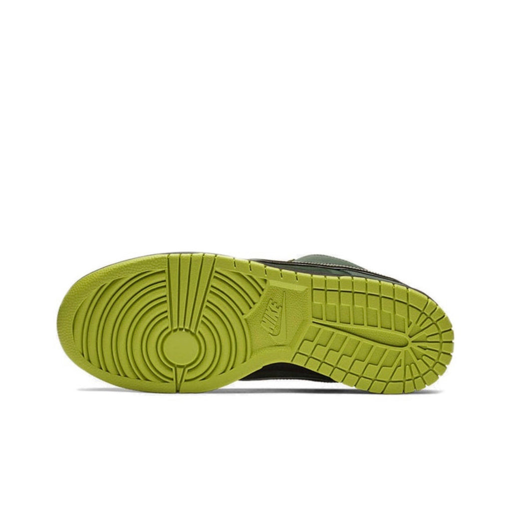 Nike SB Dunk Low Green Lobster Trainers BV1310-337 - product image from the listing.