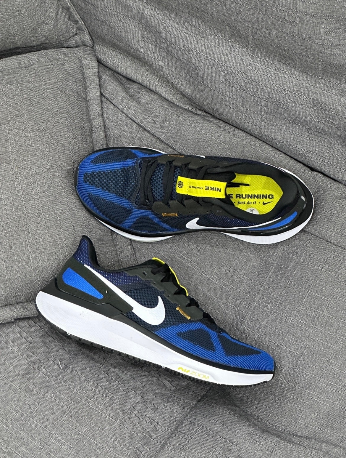 Nike Structure 25 Blue Road Shoes for Running DJ7883-003 - product image from the listing.