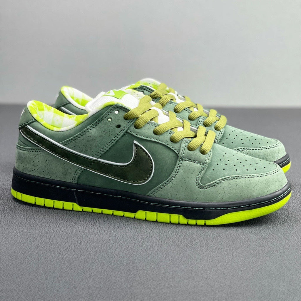 Nike SB Dunk Low Green Lobster Trainers BV1310-337 - product image from the listing.