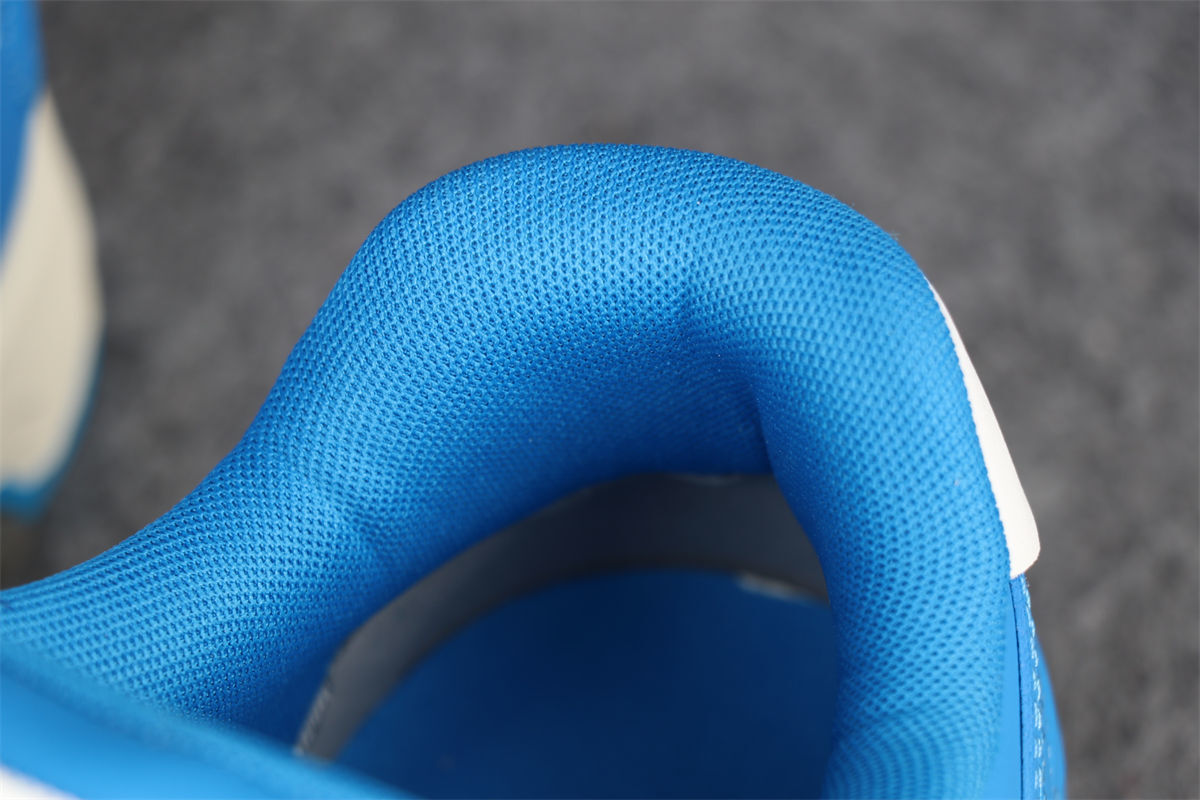 "Blue White" Off-White Out of Office - product image from the listing.