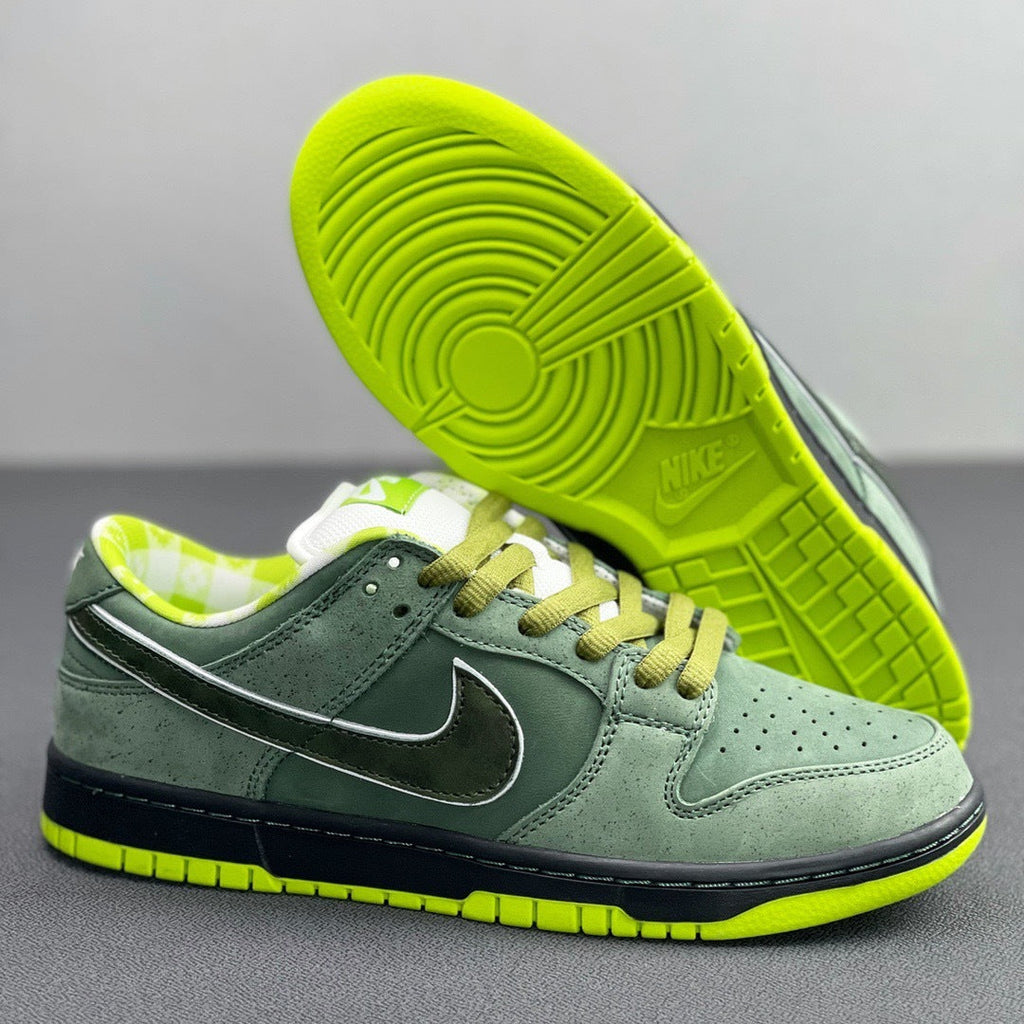 Nike SB Dunk Low Green Lobster Trainers BV1310-337 - product image from the listing.