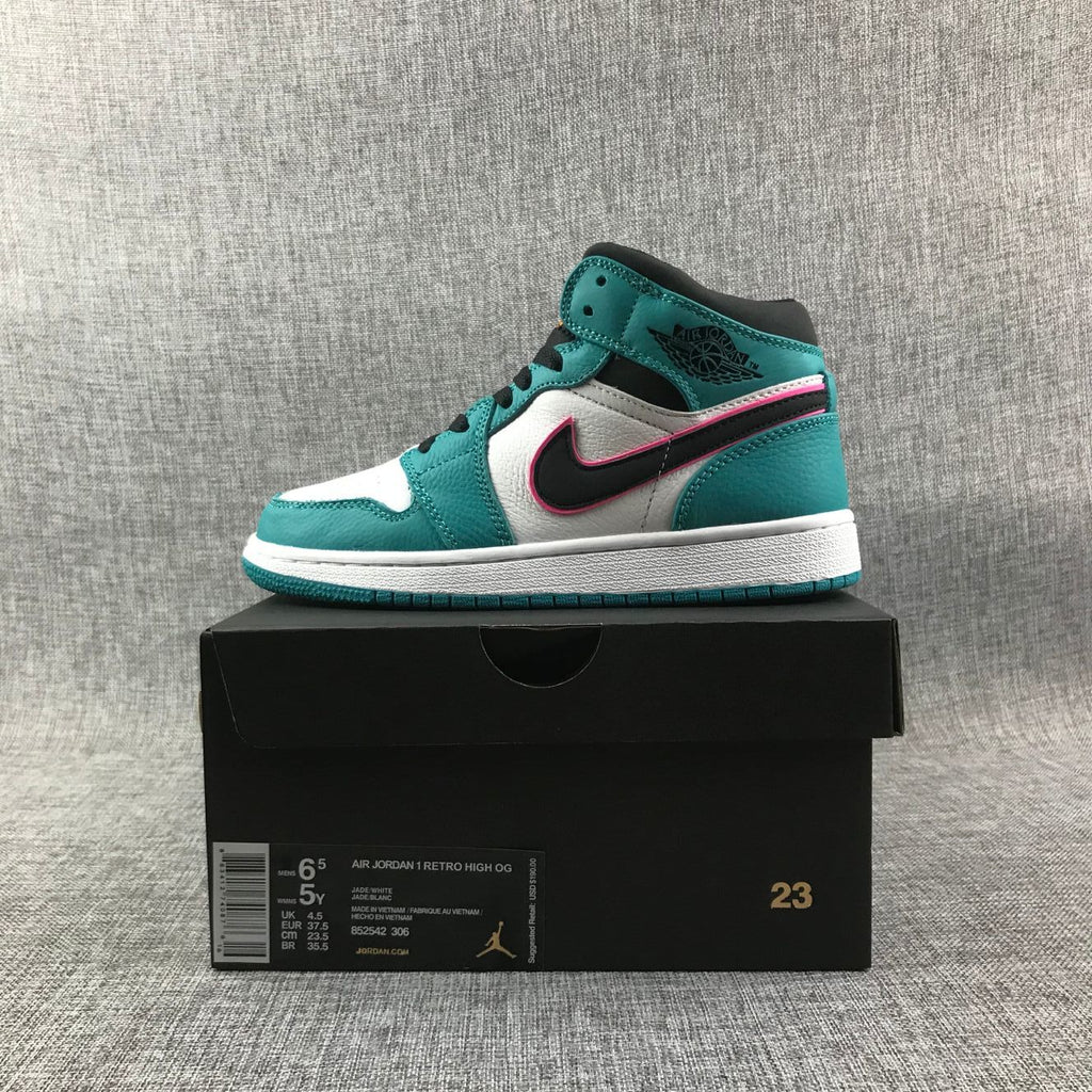 South Coast Sneakers - Jordan 1 Retro High OG - product image from the listing.