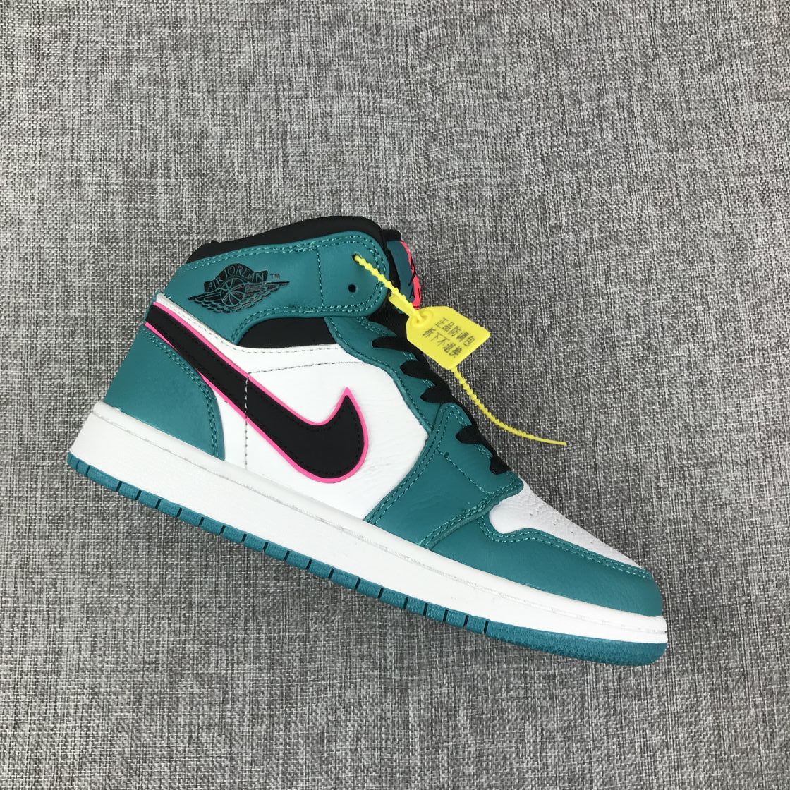 South Coast Sneakers - Jordan 1 Retro High OG - product image from the listing.