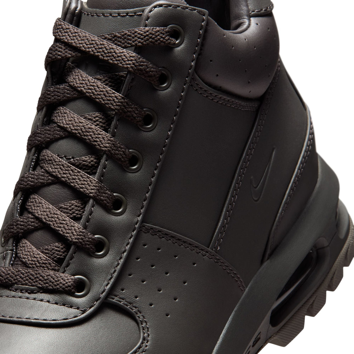 Men's Nike Air Max Goadome Shoes - product image from the listing.