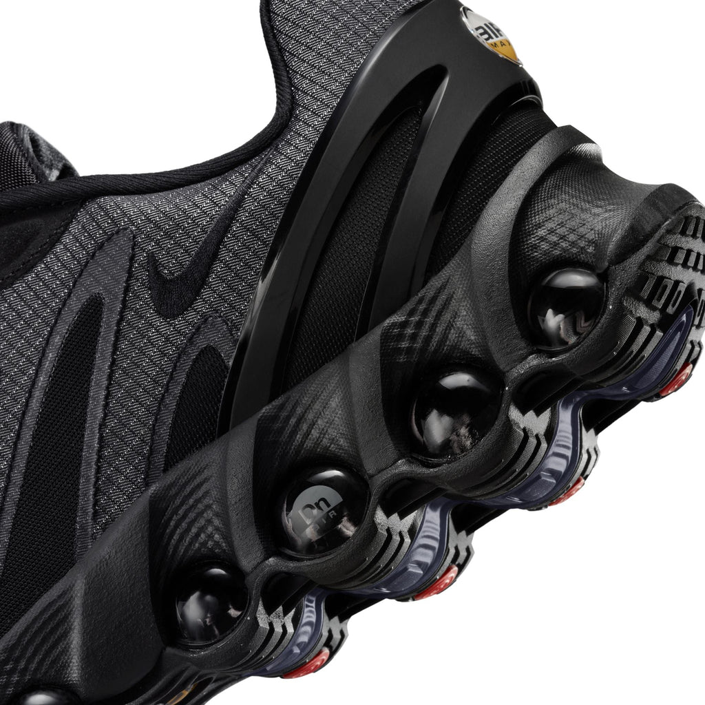 Men's Nike Air Max DN8 SE Shoes - product image from the listing.