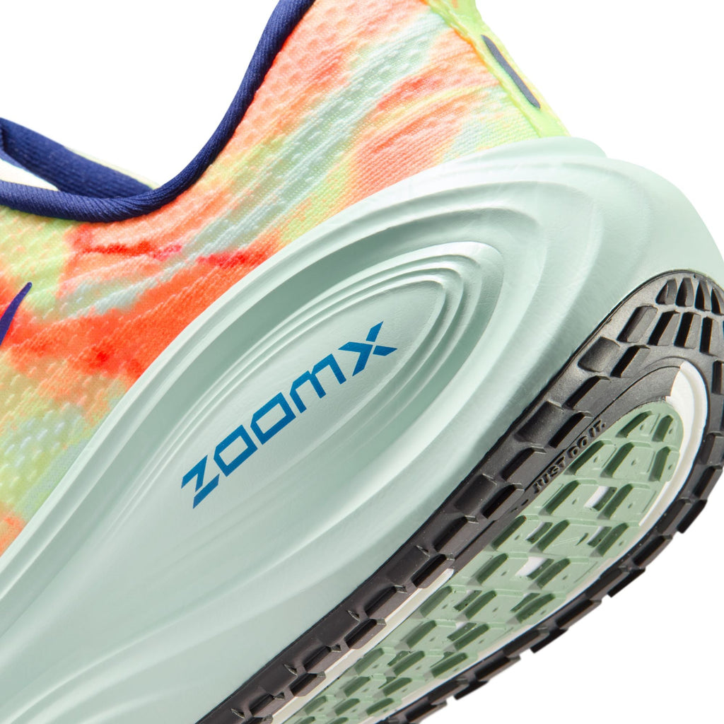 Men's Nike Vomero Plus Shoes - product image from the listing.