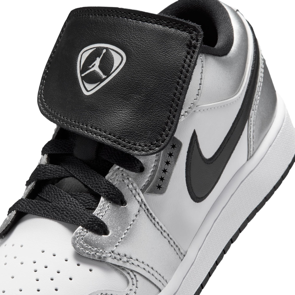 Air Jordan 1 Low SE BG in White/Black-White - product image from the listing.