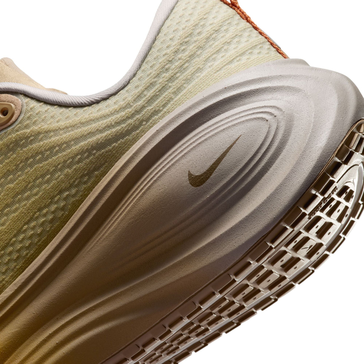 Men's Nike Vomero Plus Shoes - product image from the listing.