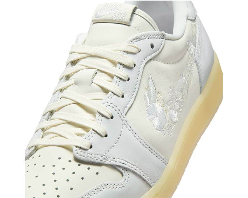 "Floral Swoosh" Air Jordan 1 Retro Low OG - product image from the listing.