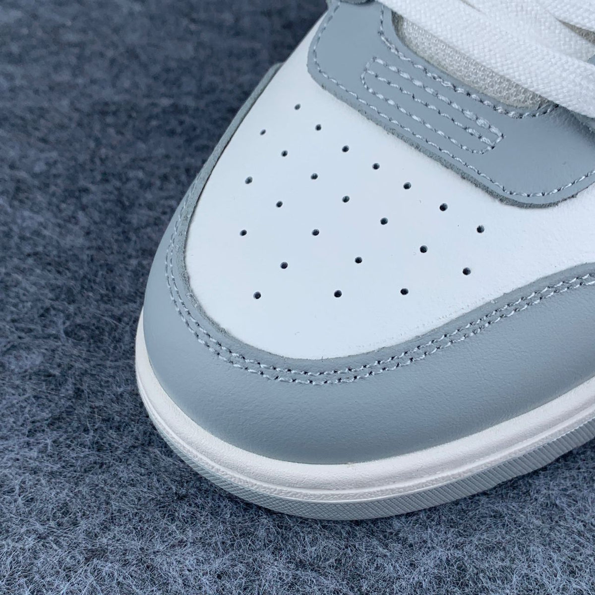 "Grey White" Off-White Out of Office - product image from the listing.
