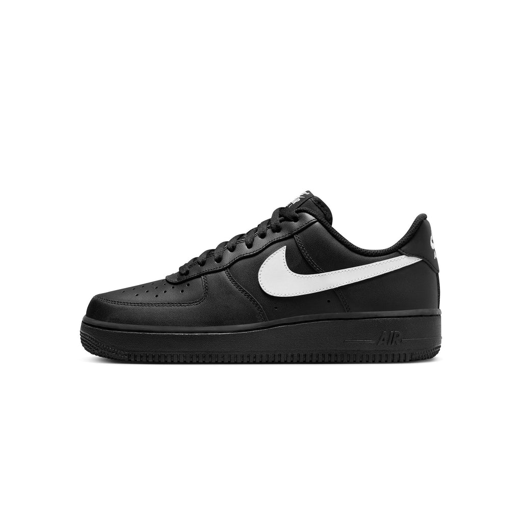 Men's Nike Air Force 1 '07 Shoes - product image from the listing.