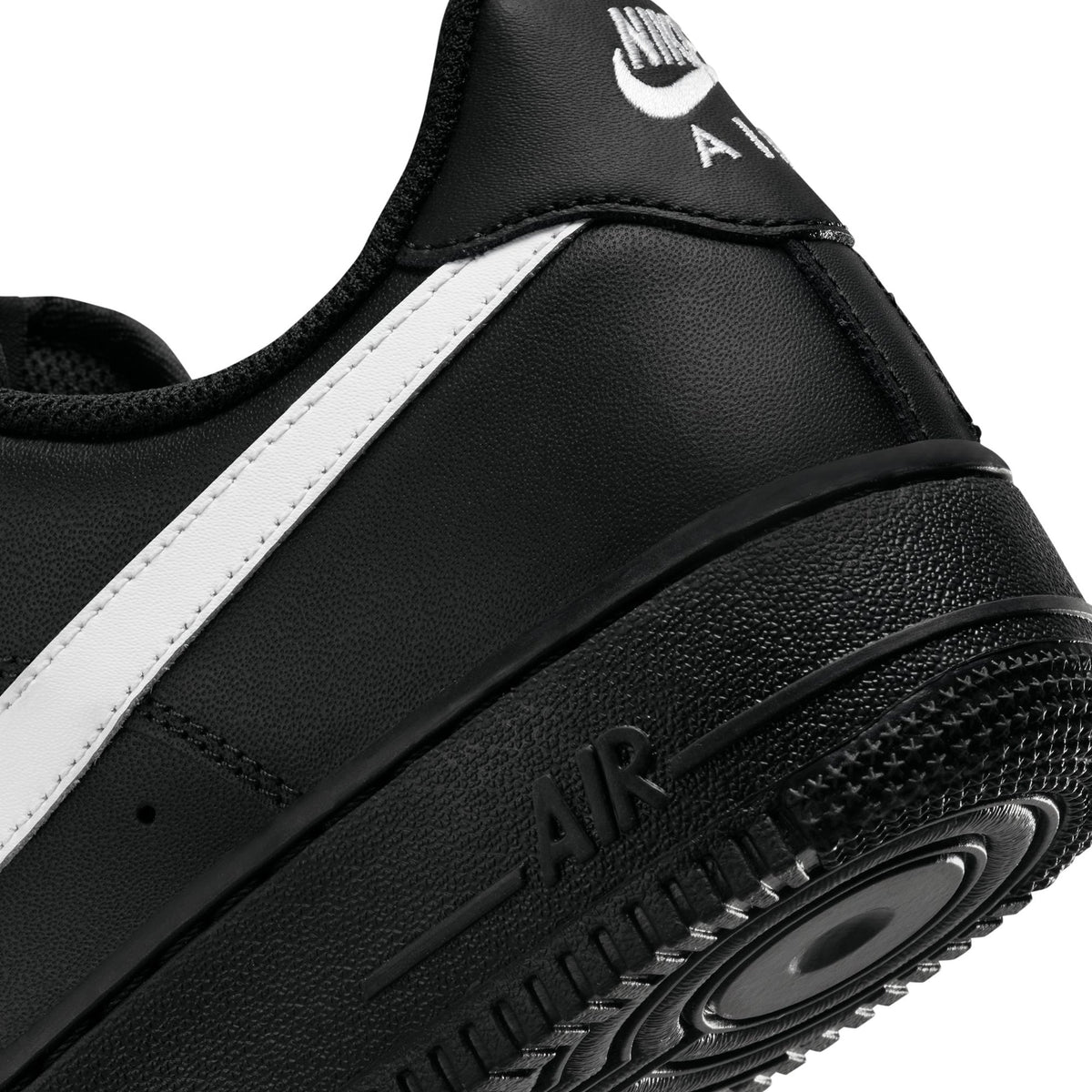 Men's Nike Air Force 1 '07 Shoes - product image from the listing.