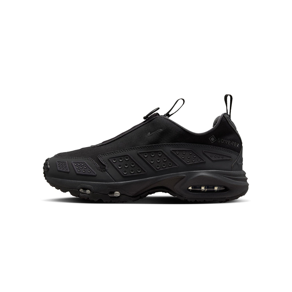 Women's Nike Air Max Sunder GTX Shoes - product image from the listing.