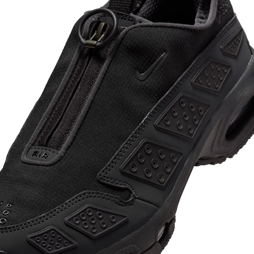 Women's Nike Air Max Sunder GTX Shoes - product image from the listing.