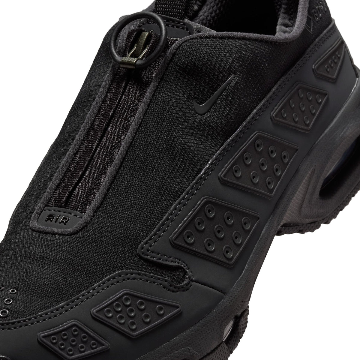 Women's Nike Air Max Sunder GTX Shoes - product image from the listing.