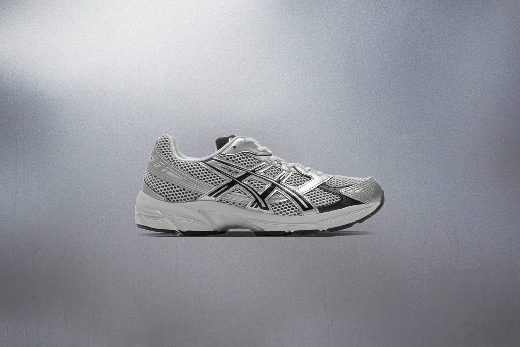 GEL-1130 in White/Black - product photo shown in the listing for this item.