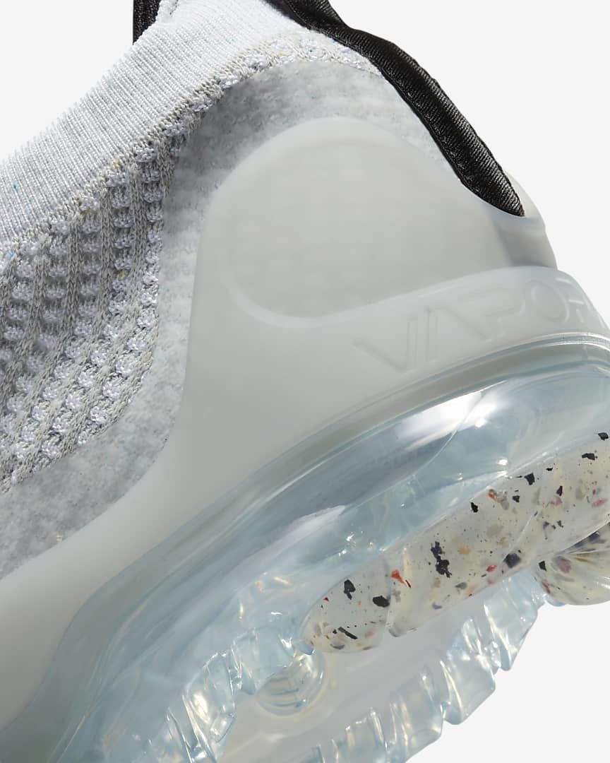 Nike Air VaporMax 2021 Flyknit Trainers DH4084-100 - product image from the listing.