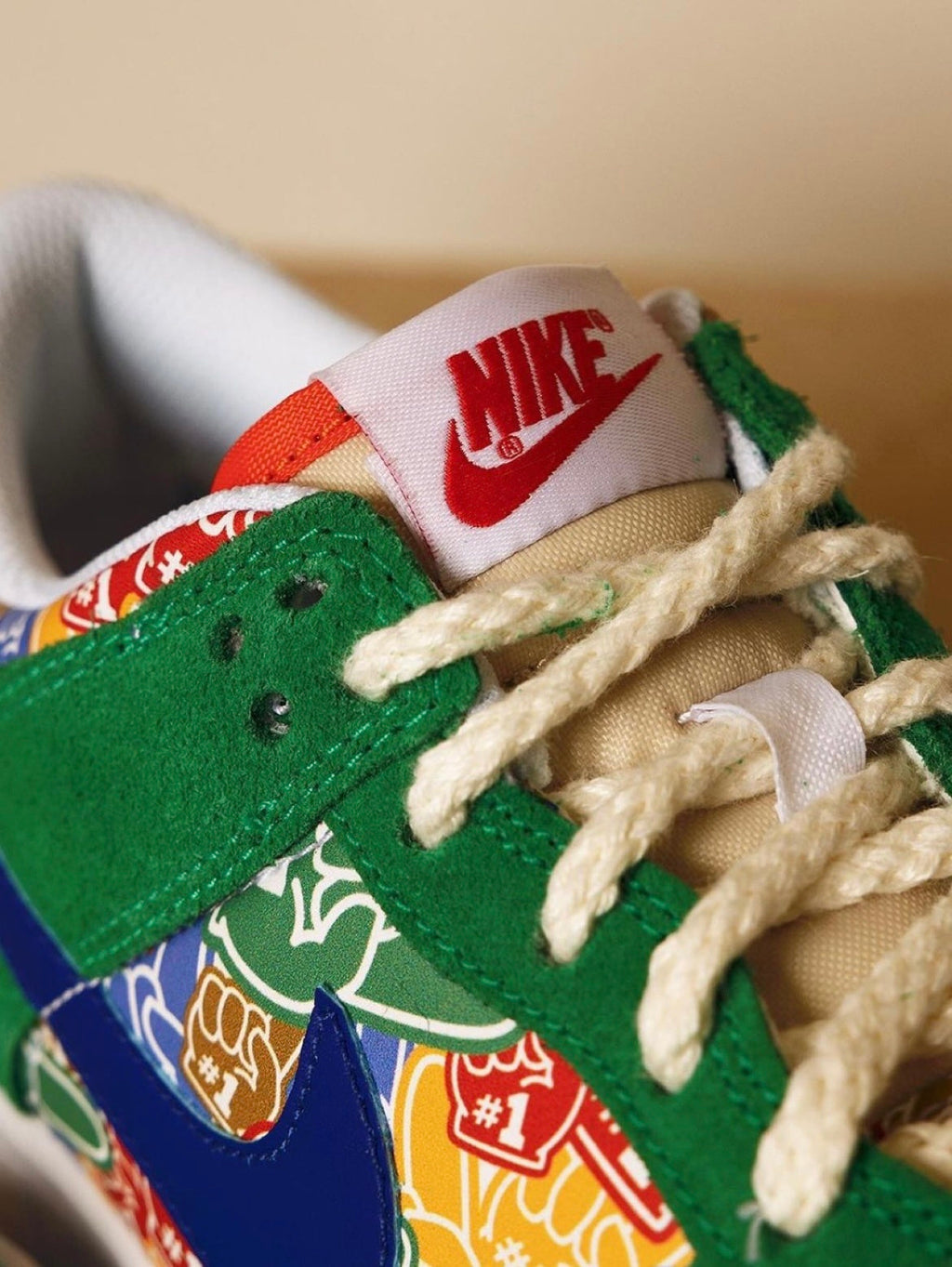 Nike SB Dunk Low Foam Finger Trainers DZ5184-300 - product image from the listing.