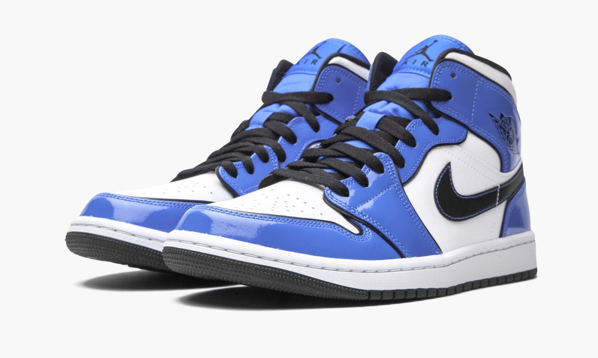 "Signal Blue" Air Jordan 1 Mid SE - product image from the listing.