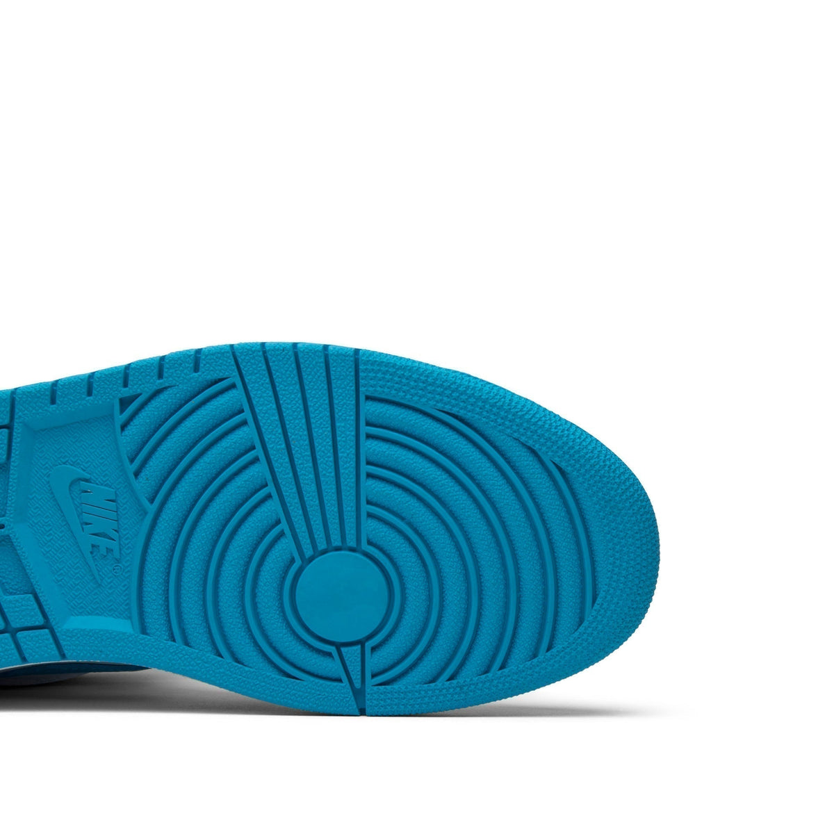 "UNC" Air Jordan 1 Retro High OG 555088-117 - product image from the listing.