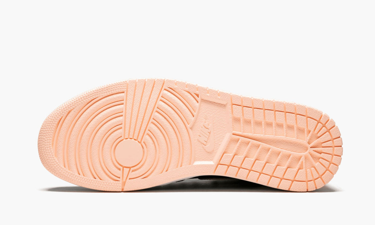 "Crimson Tint" Air Jordan 1 Retro High OG - product image from the listing.