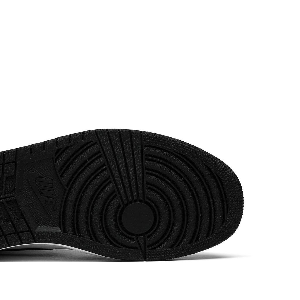 Black/White - Air Jordan 1 Retro High OG 555088-010 - product image from the listing.