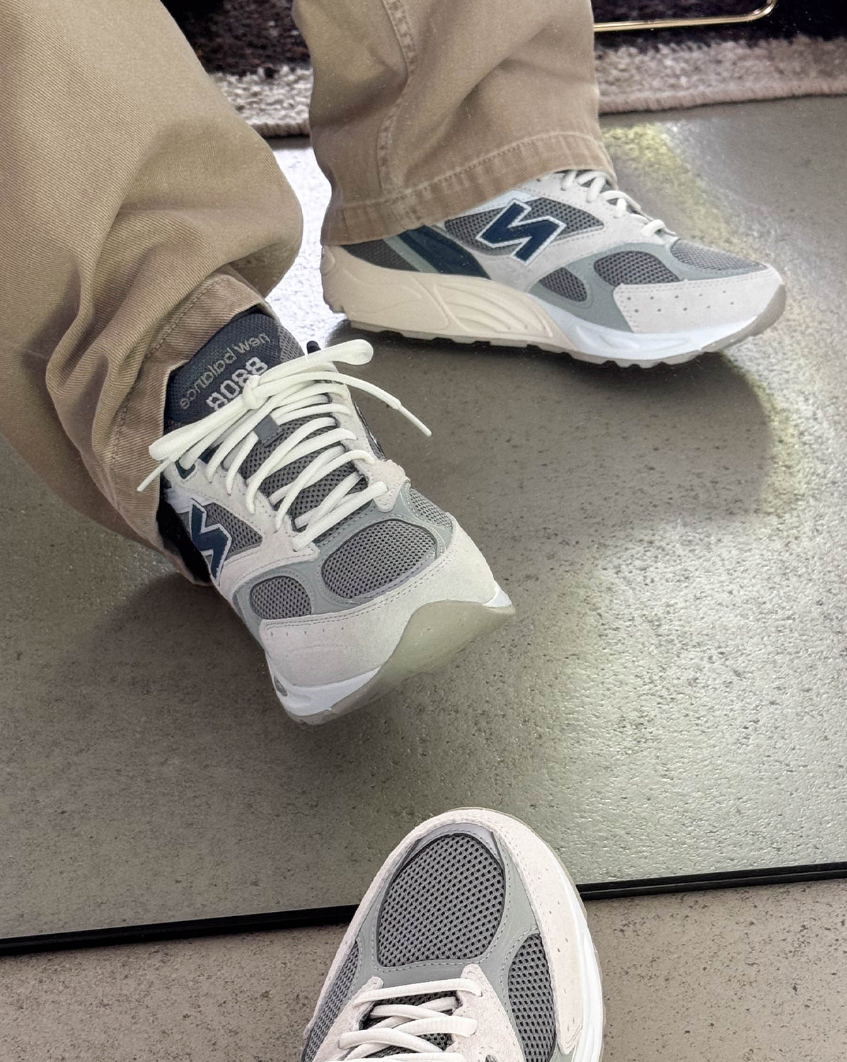 880R by New Balance - product photo shown in the listing for this item.