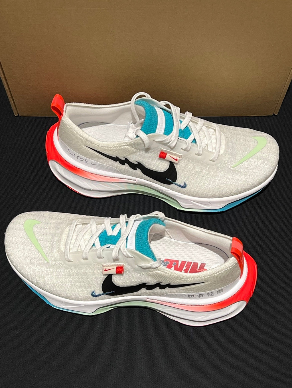 Nike ZoomX Invincible Run 3 Shoes for Running FZ5056-103 - product image from the listing.