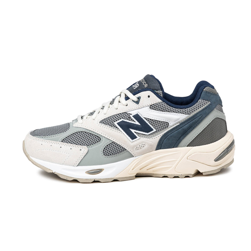880R by New Balance - product photo shown in the listing for this item.