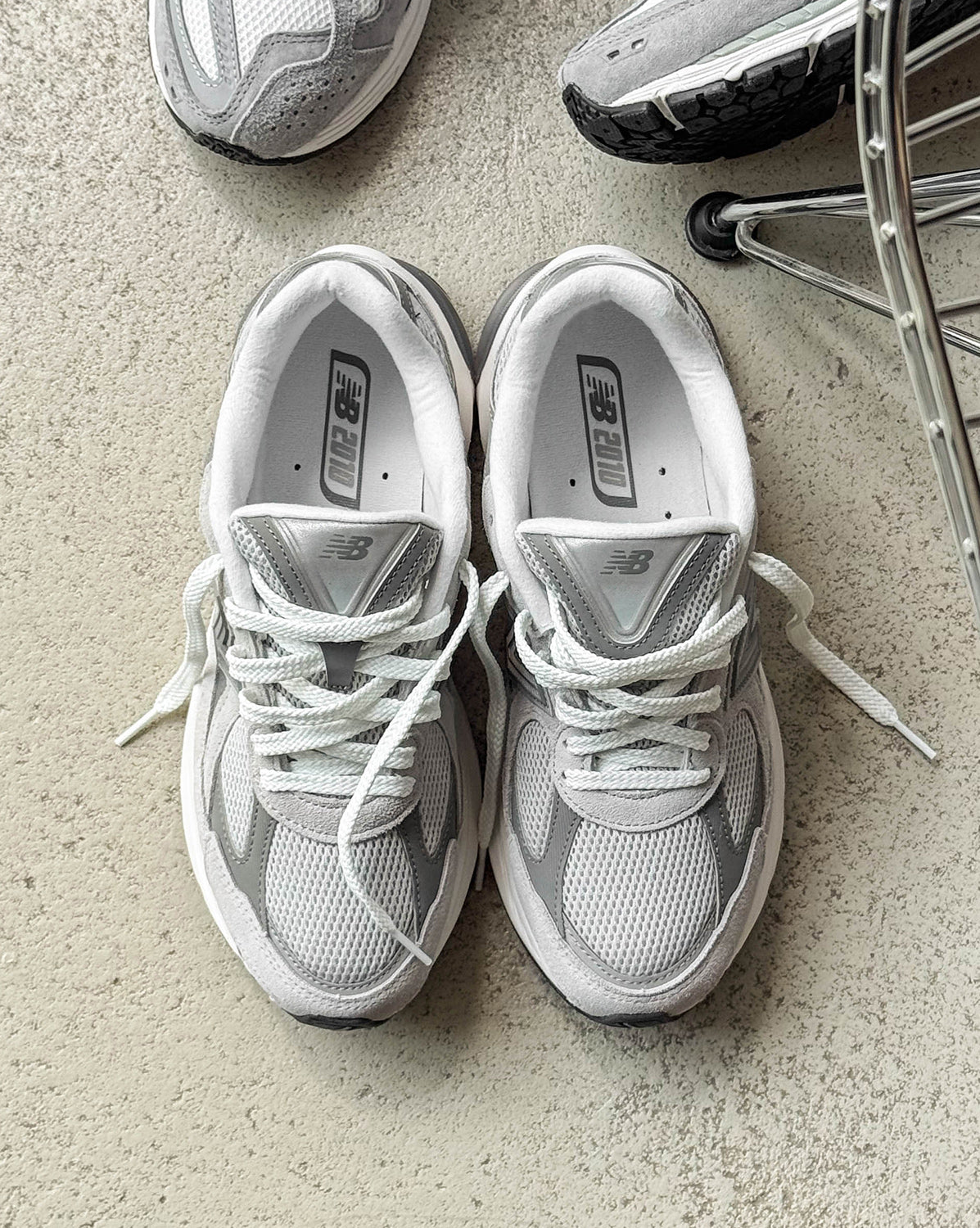 ABZORB 2010 by New Balance - product image from the listing.