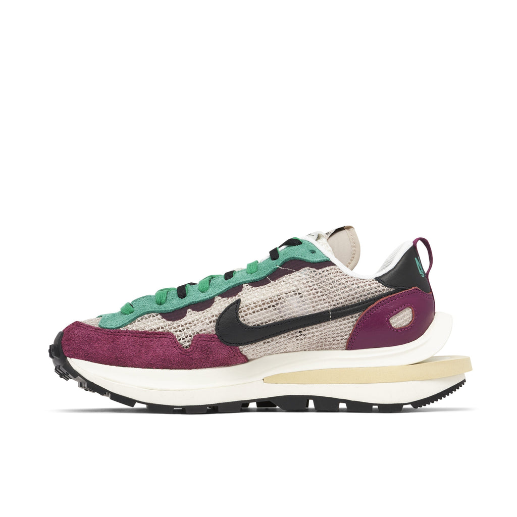 Sacai x Nike Vaporwaffle in Red Green - product image from the listing.