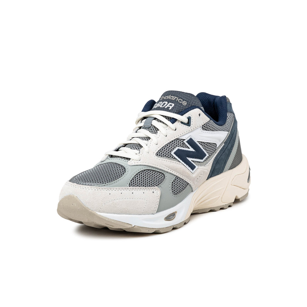 880R by New Balance - product photo shown in the listing for this item.